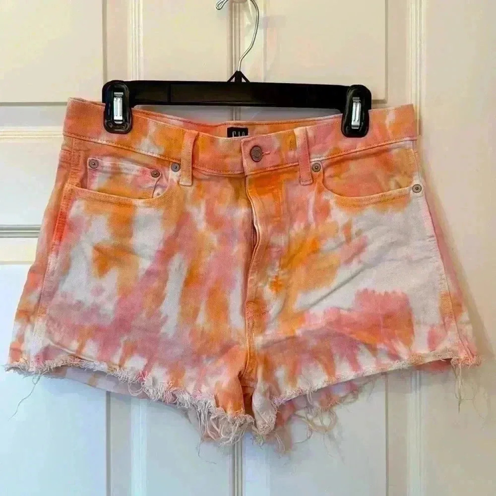EUC GAP Cheeky Short in orange tie dye. Size 8/29